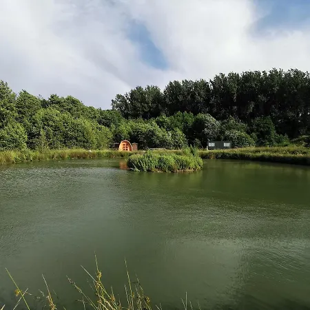 Charmant Pod En Bois Pres D'Un Plan D'Eau Nielles-les-Ardres Exterior photo