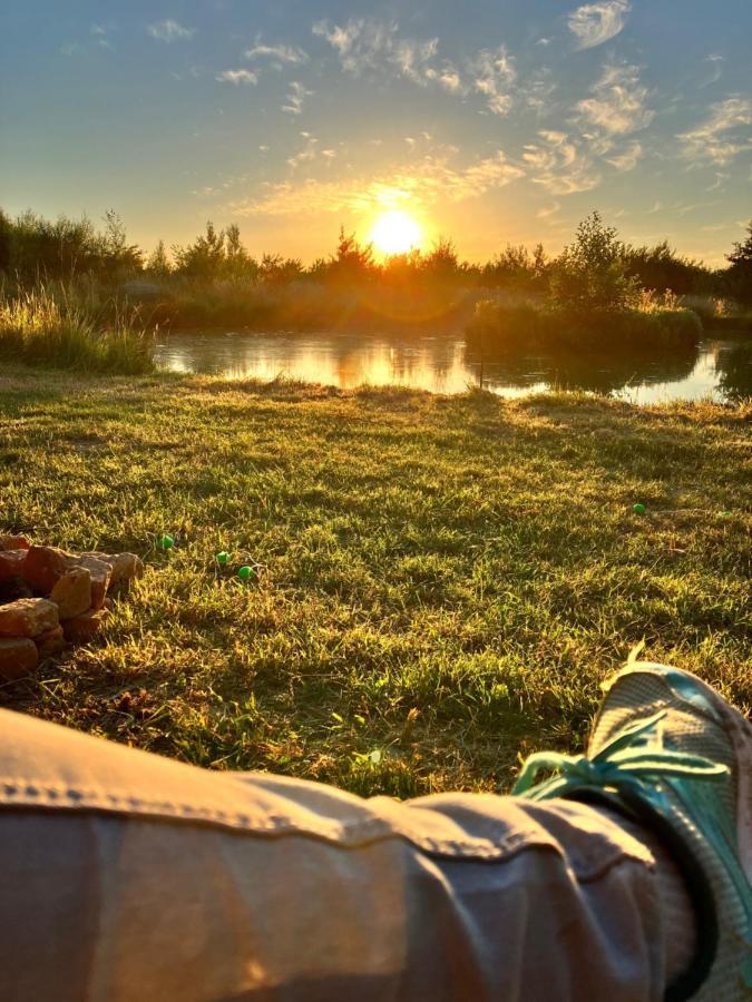 Luxury tent Pod En Bois Pres D'un Plan D'eau *